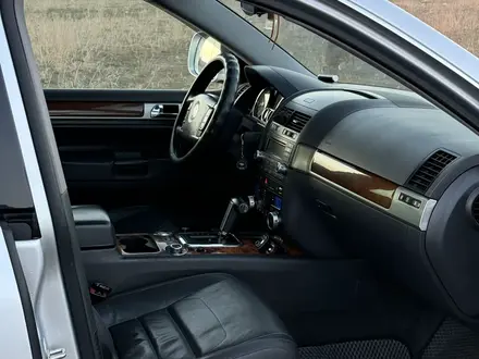 Volkswagen Touareg 2008 года за 7 850 000 тг. в Астана – фото 8