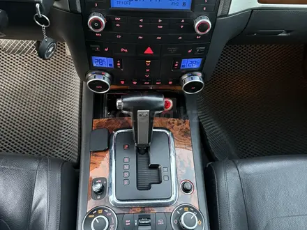 Volkswagen Touareg 2008 года за 7 850 000 тг. в Астана – фото 15