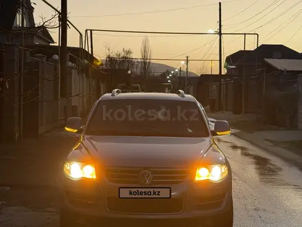 Volkswagen Touareg 2008 года за 7 850 000 тг. в Астана – фото 26