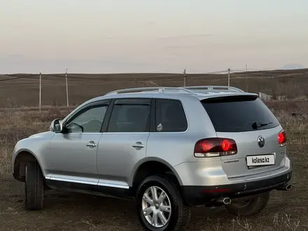Volkswagen Touareg 2008 года за 7 850 000 тг. в Астана – фото 4