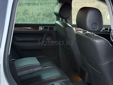 Volkswagen Touareg 2008 года за 7 850 000 тг. в Астана – фото 9