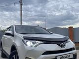 Toyota RAV4 2017 года за 10 700 000 тг. в Уральск