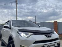 Toyota RAV4 2017 года за 10 700 000 тг. в Уральск