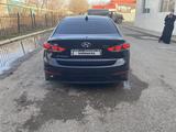 Hyundai Elantra 2017 года за 8 500 000 тг. в Актобе – фото 2