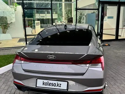 Hyundai Elantra 2023 года за 10 600 000 тг. в Алматы – фото 3