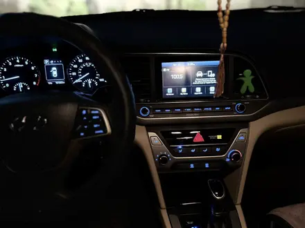 Hyundai Elantra 2018 года за 7 000 000 тг. в Актау – фото 5