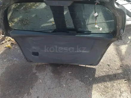Крышка багажника за 80 000 тг. в Алматы – фото 2