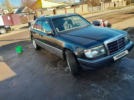 Mercedes-Benz E 200 1991 года за 1 250 000 тг. в Астана – фото 3