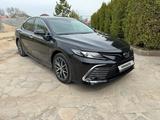 Toyota Camry 2023 года за 17 850 000 тг. в Алматы