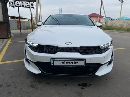 Kia K5 2021 года за 12 500 000 тг. в Алматы