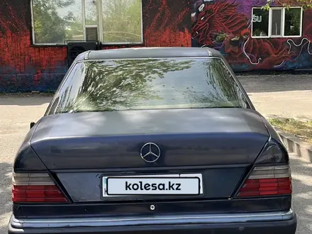 Mercedes-Benz E 200 1991 года за 720 000 тг. в Семей – фото 6