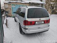 Volkswagen Sharan 2001 годаүшін2 500 000 тг. в Караганда