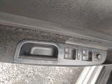 Volkswagen Golf 2006 годаfor2 999 999 тг. в Караганда – фото 5