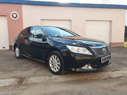 Toyota Camry 2013 года за 10 500 000 тг. в Уральск – фото 2