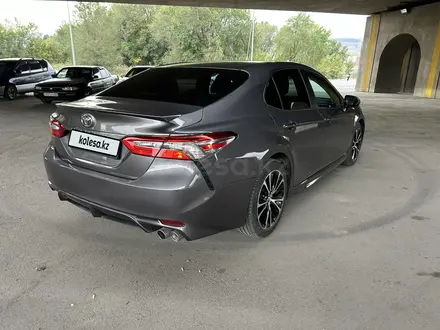 Toyota Camry 2018 года за 13 000 000 тг. в Алматы – фото 5