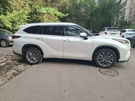 Toyota Highlander 2023 года за 30 000 000 тг. в Алматы