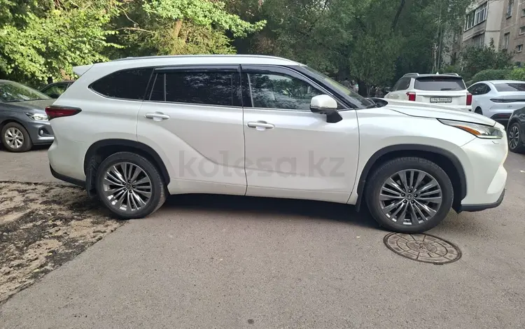 Toyota Highlander 2023 года за 30 000 000 тг. в Алматы