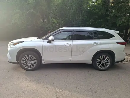 Toyota Highlander 2023 года за 30 000 000 тг. в Алматы – фото 2