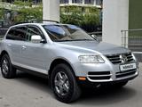 Volkswagen Touareg 2004 года за 6 300 000 тг. в Алматы – фото 3
