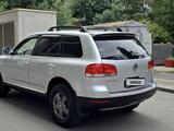 Volkswagen Touareg 2004 года за 6 300 000 тг. в Алматы – фото 4