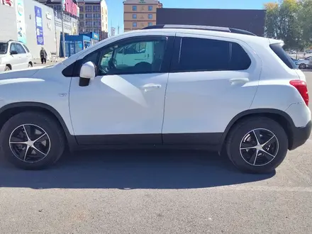 Chevrolet Tracker 2014 года за 5 300 000 тг. в Караганда – фото 2