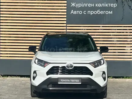 Toyota RAV4 2021 года за 13 990 000 тг. в Алматы – фото 2
