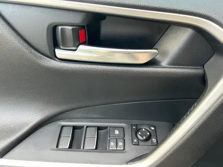 Toyota RAV4 2021 года за 13 990 000 тг. в Алматы – фото 21