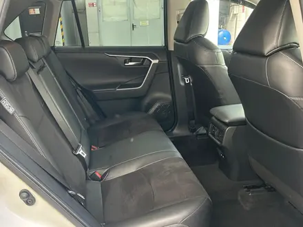 Toyota RAV4 2021 года за 13 990 000 тг. в Алматы – фото 17