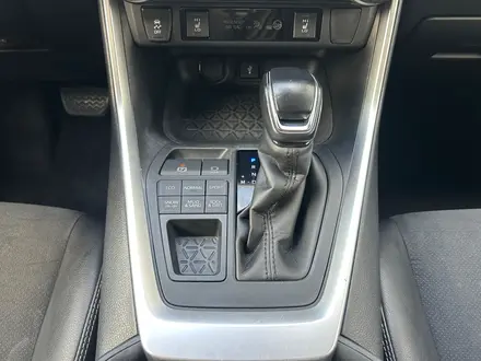 Toyota RAV4 2021 года за 13 990 000 тг. в Алматы – фото 20