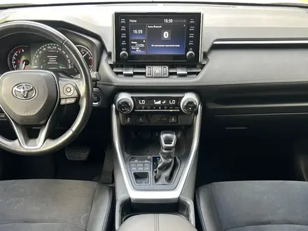 Toyota RAV4 2021 года за 13 990 000 тг. в Алматы – фото 13