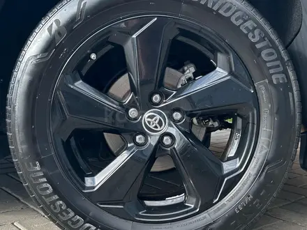 Toyota RAV4 2021 года за 13 990 000 тг. в Алматы – фото 26
