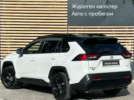 Toyota RAV4 2021 года за 13 990 000 тг. в Алматы – фото 8