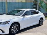 Lexus ES 250 2022 года за 23 500 000 тг. в Алматы – фото 2