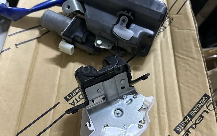 Замок крышки багажника Land Cruiser 300 за 1 000 тг. в Алматы