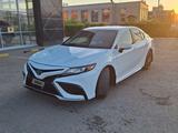 Toyota Camry 2020 года за 9 500 000 тг. в Актобе – фото 5