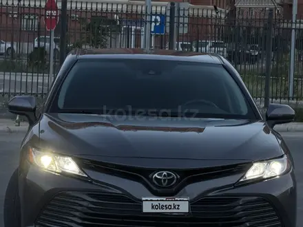 Toyota Camry 2018 года за 8 500 000 тг. в Актау – фото 2