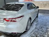 Toyota Camry 2021 года за 14 300 000 тг. в Шымкент – фото 5