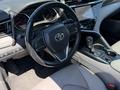 Toyota Camry 2019 года за 10 000 000 тг. в Атырау – фото 4