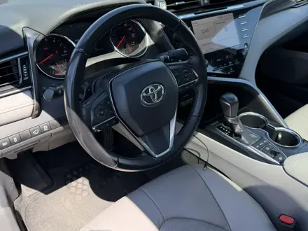 Toyota Camry 2019 года за 10 000 000 тг. в Атырау – фото 4