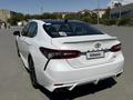 Toyota Camry 2019 года за 10 000 000 тг. в Атырау – фото 3