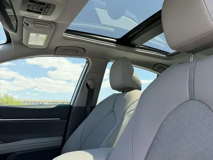 Toyota Camry 2019 года за 10 000 000 тг. в Атырау – фото 5