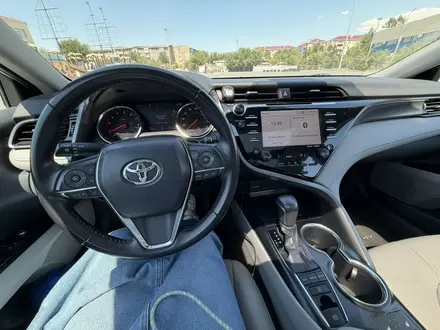 Toyota Camry 2019 года за 10 000 000 тг. в Атырау – фото 7