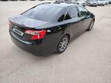 Toyota Camry 2014 года за 8 199 000 тг. в Актобе – фото 3