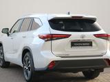 Toyota Highlander Prestige 2022 года за 25 390 000 тг. в Астана – фото 2
