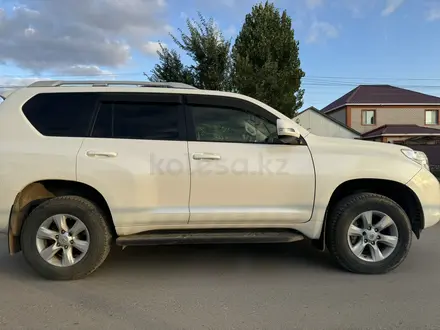 Toyota Land Cruiser Prado 2013 года за 14 800 000 тг. в Актобе – фото 3