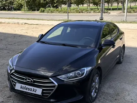 Hyundai Elantra 2017 года за 7 100 000 тг. в Актобе – фото 2