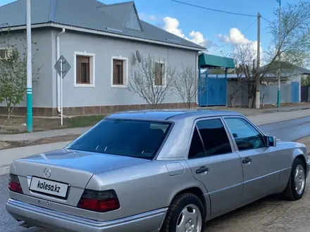 Mercedes-Benz E 280 1993 года за 2 000 000 тг. в Кызылорда – фото 2