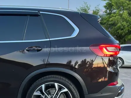 BMW X5 2021 года за 33 800 000 тг. в Алматы – фото 10