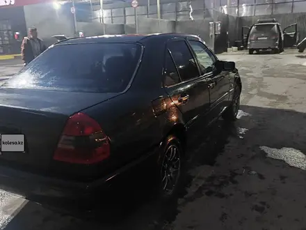 Mercedes-Benz C 280 1995 года за 2 000 000 тг. в Семей – фото 3