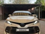 Toyota Camry 2020 года за 16 200 000 тг. в Алматы